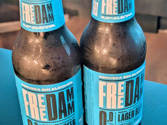 リスボンから早朝便でロンドンへ。リスボンの空港はラウンジのあとにパスポートコントロールがありました。他の空港と同じ感覚でビール飲んで落ち着いてたら、出国審査の時間を計算できてなくて時間ギリギリ焦りました。