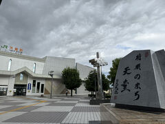 ＪＲ天童駅に到着
将棋の街らしく、駅前には将棋の駒の大きなモニュメントがありました