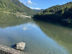 川底が見えるくらい透明