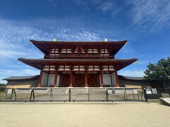 朱雀門にやってきました。鑑真和上もきっと訪れたであろう平城京の雰囲気を体感できました。