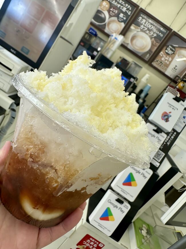 ホテルへ帰るよー。<br />途中のローソンで<br />「ミルクがけぜんざい(白玉2コ)」<br /><br />でっかー！<br />2人でいっこで正解(ハラだいじ)