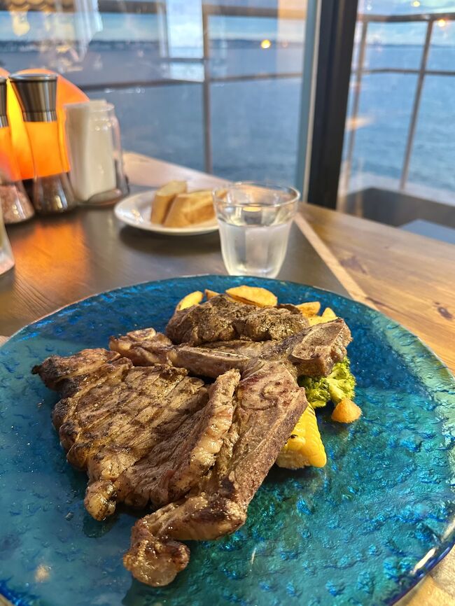 オットのTボーン。<br />デカーー∑(ﾟДﾟ)<br />たしか450g<br />ペロリとたいらげた。肉食恐竜か。<br /><br />