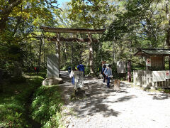 

右に行くと戸隠神社の奥社

ここにもペット禁止の看板が