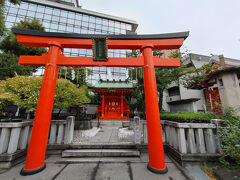 神田明神 末廣稲荷神社
ご祭神：宇迦之御魂神（うかのみたまのかみ）
宇迦之御魂神、級長戸辺之命、級長津彦之命を祀っていた旧社で1616年（元和２年）頃の創建。