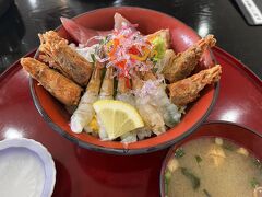 お店評価コメントに女性店員の態度悪いとあったので不安でしたが全スタッフ感じが良かった。念願のモサ海老を食べれたし揚げた頭の部分は甘く美味しかった。