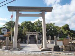 宇夫階神社

地蔵堂まで戻り一本東側の細い道に入り、最初の丁字路を右に入ります。
坂を上り突き当りを左折すると宇夫階神社の前に出てきます。
先の道標のある所を右折しても同じ場所に着きます。


宇夫階神社：https://utazu-kanko.jp/tourism/775.html
宇夫階神社：https://sanpomichi.town.utazu.lg.jp/spot/entry/old/007499/
宇夫階神社：https://ja.wikipedia.org/wiki/%E5%AE%87%E5%A4%AB%E9%9A%8E%E7%A5%9E%E7%A4%BE