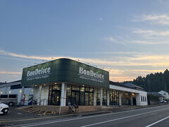 腹減った～
青島唯一のスーパー
ボンデリスにノンアルビール買いに
ここはベーカリーが人気