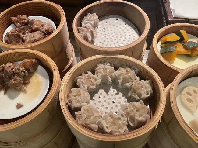 蒸篭で蒸した焼売や野菜類。お肉がホロホロで美味。