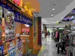 その後、プラザレノンというモールに寄ってもらったのですが、ここで、
チョコレートの店でのトイレに、購入したシシバッグを置き忘れたことに気づきました。
プラザレノンを出てから、いったんチョコレート屋さんに戻ろうということになりました。
運転手さん、親身になって、お店に電話してくれたりして、感謝です。
