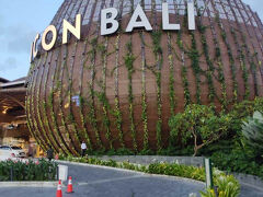 タムカミホテルに滞在中、ほぼ毎日通ったアイコンバリ。
中にスーパーもあって、とても便利です。
歩いて中を見るだけでも、楽しいので、毎日行っていました。