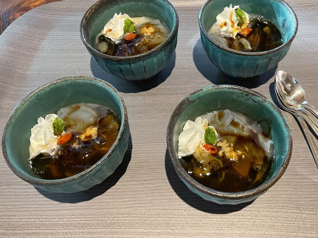 15時から16時まではアフタヌーンティータイム。黒胡麻プリンとフカヒレのコラーゲンゼリーでした。昨日食べれなかったのが残念だわ。