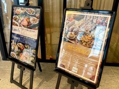 
3階のオールディダイニング「パレード」に着きました。

スイーツビュッフェは１５時から１７時、時間制限無しで大人６０００円(税・サ込み)。みなとみらいポイントアプリからの予約で優待(期間限定)がありました。

