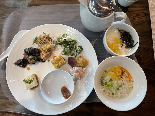 夕飯をたくさん食べたので、朝のお粥が嬉しいです<br />ご馳走様でした