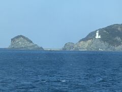佐多岬灯台が見えます。四国の最西端の岬です。