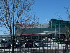 羽田から8時の便で釧路まで辿り着きました。

コロナの３年間は遠方に旅することもなくなり、心が閉じ込められたような状況でした。でもようやく出かける気になったので、久しぶりに大自然を感じる北海道に来てみたくなったのです。

おりしも「GO toトラベル（懐かしい！）」の恩恵でJALパックも安くとることができました。



