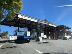 11:15上賀茂神社を後にし、11:40比叡山ドライブウェイ田の谷峠料金所到着

万博期間には「比叡山延暦寺ドライブ通り抜けワンデイパス」が2,900円で販売され、比叡山＆ 奥比叡ドライブウェイ通行料2,430円+延暦寺巡拝料1名分1,000円を含む
巡拝料は同乗者大人10名まで、2割引になる