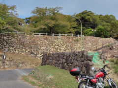 チェックアウト後
大阪に帰る前に国史跡洲本城跡を見学
駐車場は無料です