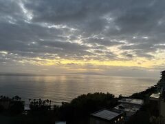 伊東園のいつもの夕食バイキングに少し飽きてきたと感じるのは、この1年ちょっとで6回も宿泊したから。ちょっと行きすぎました。休憩を挟まないと、同じ料理のバイキングは無理ですね。