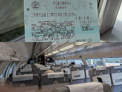 10月18日土曜日
前日の夕方急に思い立って「休日お出かけパス」を使って乗り鉄旅♪
行けるうちに行っとけ！の悪あがきです　笑
いつもの通り横須賀線2階建てグリーン車でしゅっぱつ～
総武快速線・内房線直通の君津行きだから乗り換えなしでラクチン