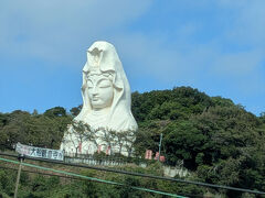 車窓に大船観音
今は神仏にすがるしかないし
