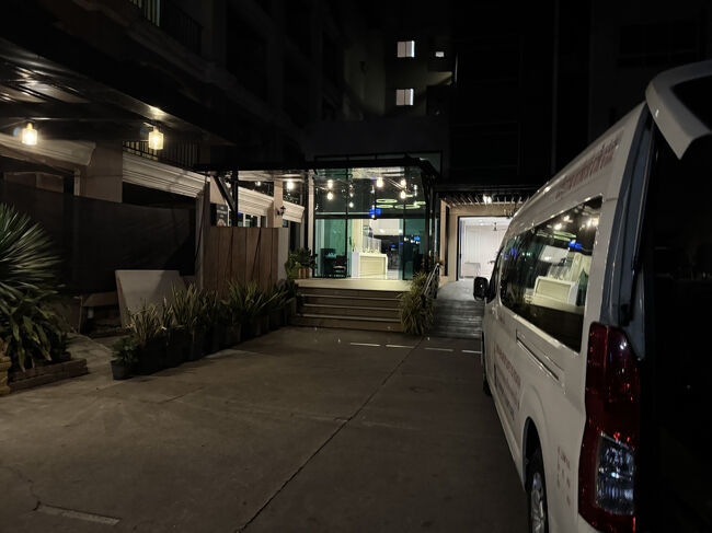 02:10　ホテルに到着。