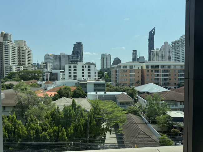 部屋からの眺望。まあまあ見通せます。