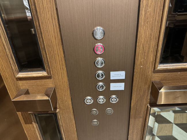 エレベータ。一番下のG階の上は3階。