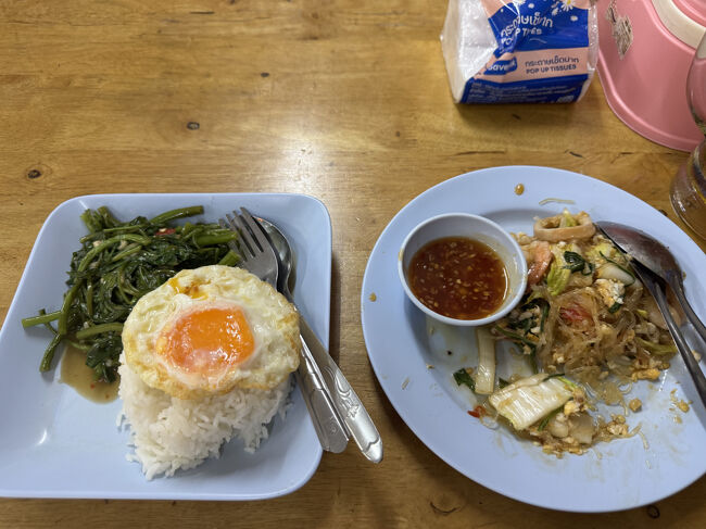 空芯菜炒め卵焼きご飯 55THB。<br />ご馳走様でした。