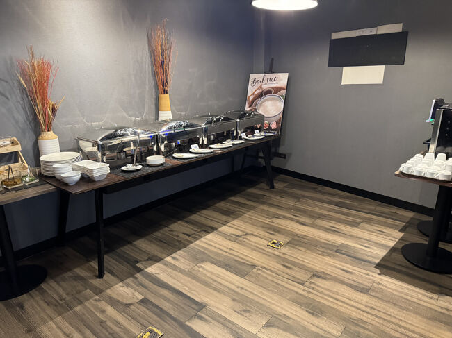 <2025/03/07><br />9時過ぎにホテルの朝食。<br />ホットミールのコーナー。