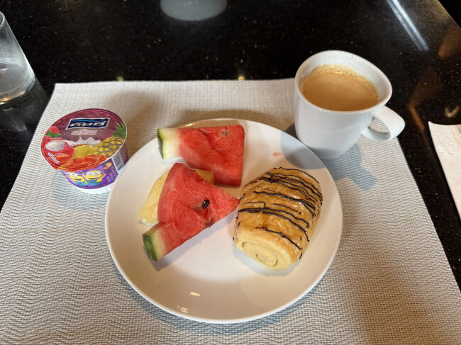 ヨーグルト、すいか、コーヒー。