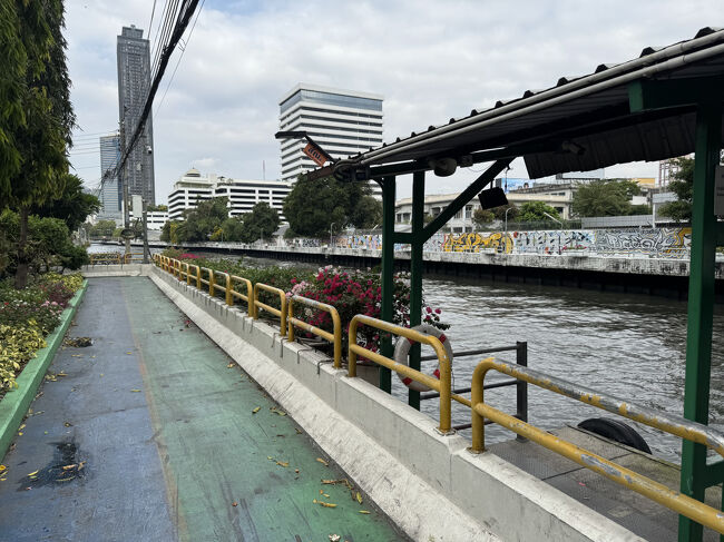 ここも左折して西進。