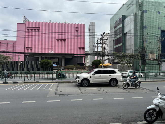 先ほどの橋でセーンセーブ運河を渡って、Phetchaburi Rd.。ここは右折して東進。
