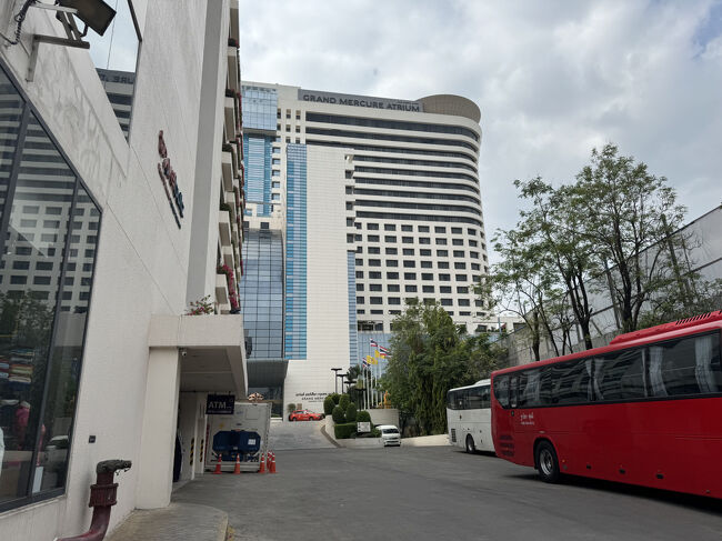グランド メルキュール バンコク アトリウム入口。