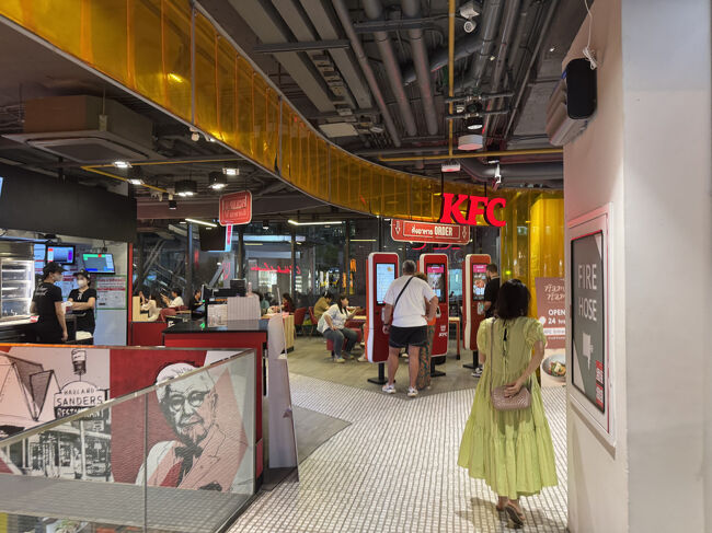KFCでは販売機の表示をタイ語から変えることができず購入を断念。