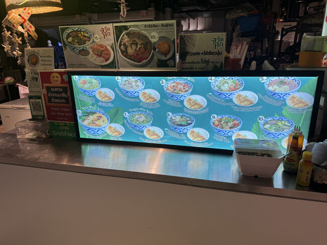 前も来たことのある地下の店へ。