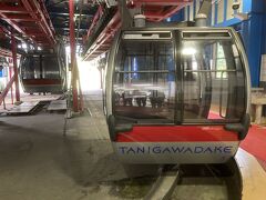 まずはロープウェイに乗ります。
