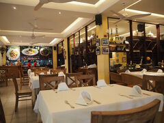 Massimo Italian Restaurantと言うレストランに行きました。
表通りに面した所はジェラート屋さんです。
同じ店なのか別の店なのかは分かりませんが。
それにしても食べる写真ばかりです。
