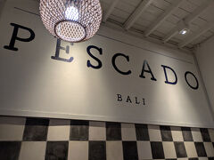 夕飯はホテルの横に有るスペイン料理のPescado Bali Sanurに行くことに
外の看板のパエリアがとっても気に成っていました。