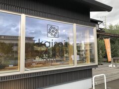 カフェのお隣はカイセイセイカ（Kaisei seika）です

美味しそうなケーキに心惹かれたけどカフェでケーキを食べたばかりなので焼き菓子を購入しました