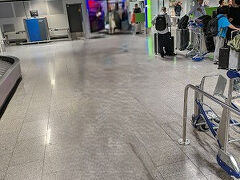 フランクフルト空港は巨大で、移動するのに時間がかかる