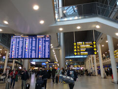 駅はターミナル３に繋がってて、フィンエアーのチェックインはターミナル２とのこと。