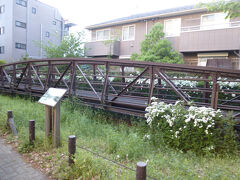 こちらは旧新田橋です。新田橋は、大横川に架かり、江東区木場5丁目から木場6丁目を結ぶ、人道橋だったそうです。