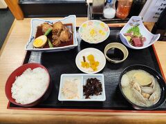 進水式を見たあとは秋吉台へ向かいます。その途中、貝汁の有名なドライブインへ行きました。出汁の味が美味しかったです。