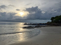 今日もチャウエンビーチの南端まで歩いて往復。