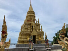 続いて島最南端のパコダにお参り。神々しい佇まいはいつ来ても変わりません。
