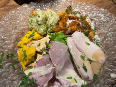 その後は京王線で新宿に戻りニコチカというイタリアンで飲む

前菜盛り合わせ