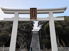 　酒列磯前神社の兄弟神社である大洗磯前神社に来ました。二の鳥居です。