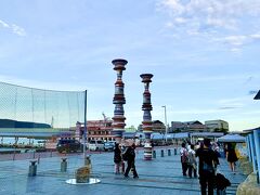 11:40 高松港
男木島からフェリーで高松港戻ってきたところです。
高松港のシンボル的存在の作品となっている「Liminal Air -core-」。