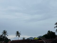 5日目をむかえました。早やこの旅も折り返し点です。
今朝も青空とはいかず・・・本日はホテルを移動した後、時間が決められた予定が入っています。そのため朝の散歩は短めに切り上げました。