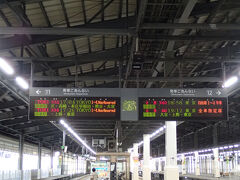 お弁当も購入し、ホームへ。